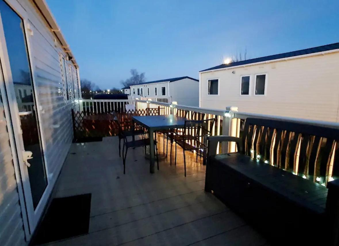 15 Kestrel Close Hot Tub Retreat Tattershall Exterior photo